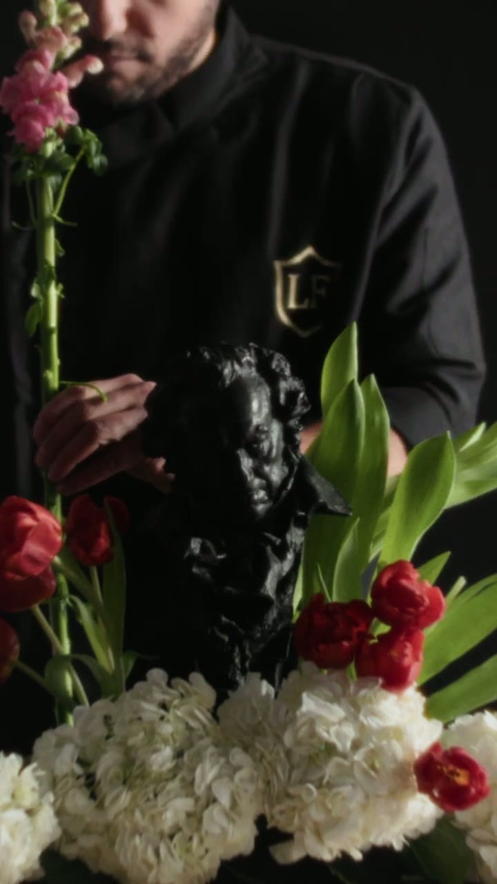 Florista de Les Fleurs componiendo flores para los Premios Goya