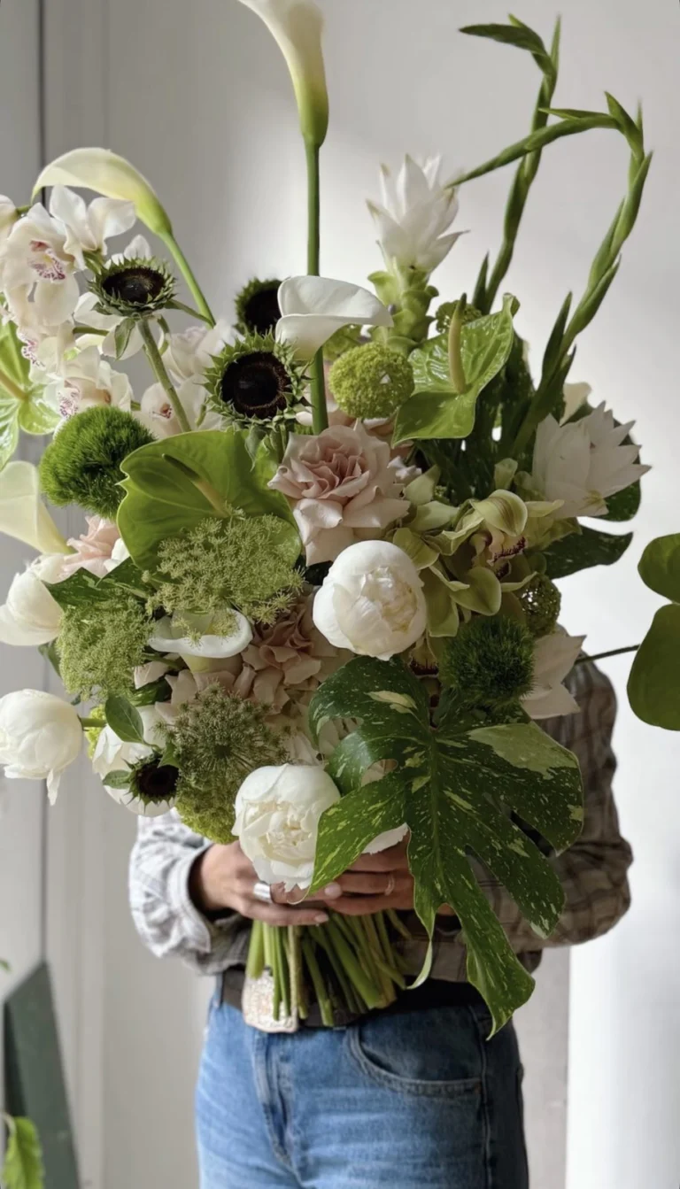 Ramo Con Anémonas, Calas Y Peonías Blancas - Les Fleurs